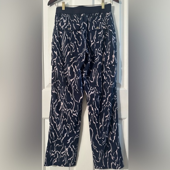 ATHLETA 4 PETITE Vienna Straight Leg Navy Print Cargo Stretch Center Seam Pocket - Picture 11 of 14